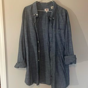 Men’s Levi’s casual button down shirt